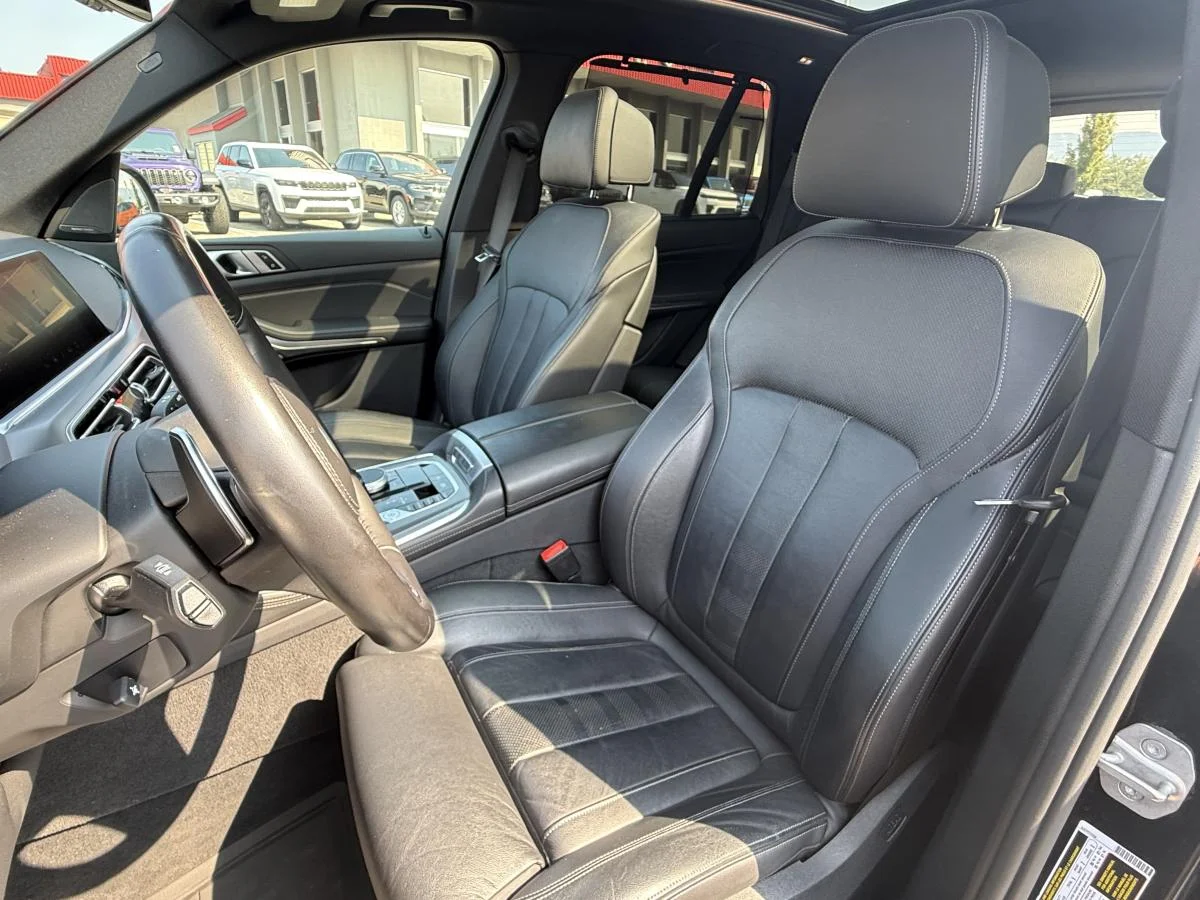 Used 2019 Black BMW xDrive50i Sports Activity Vehicle image 16