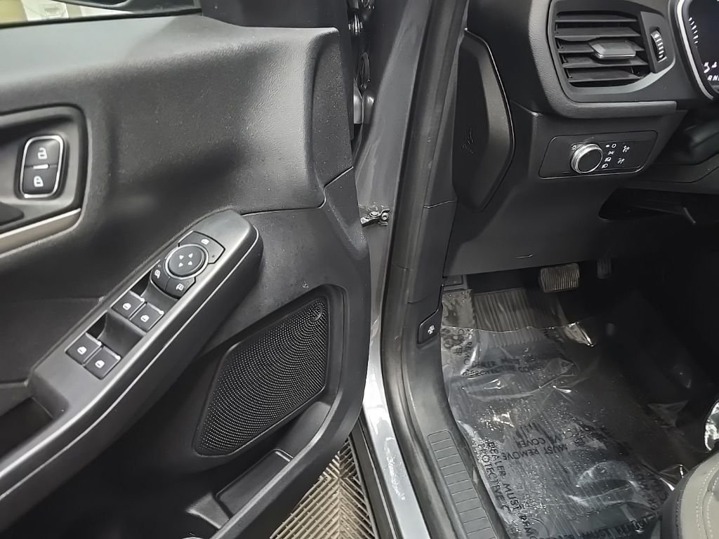 Used 2022 Gray Ford SE image 31