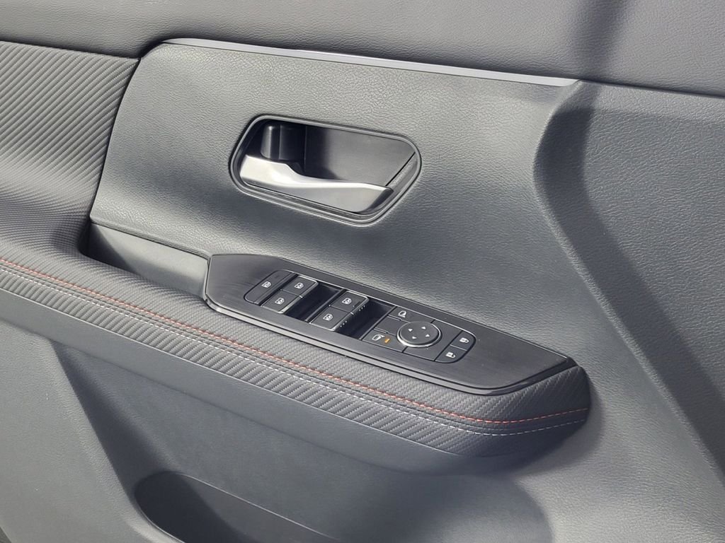 2025 Nissan Kicks SR AWD - Photo 9