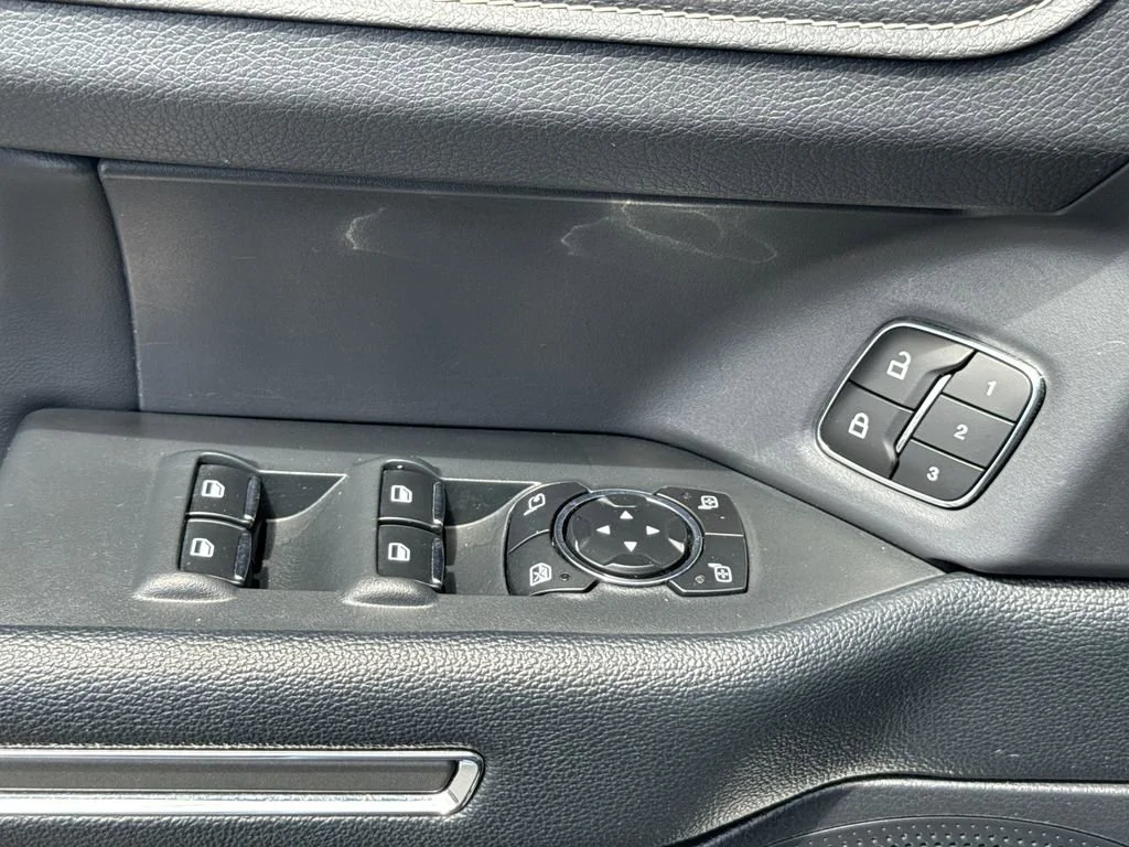 Used 2024 Silver Ford XLT image 26