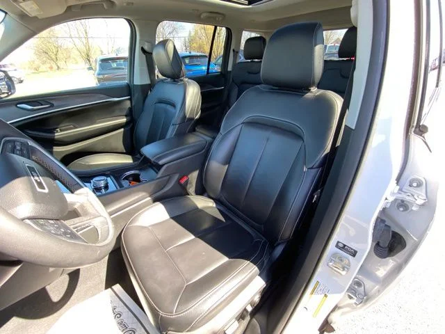 Used 2024 White Jeep Limited image 9