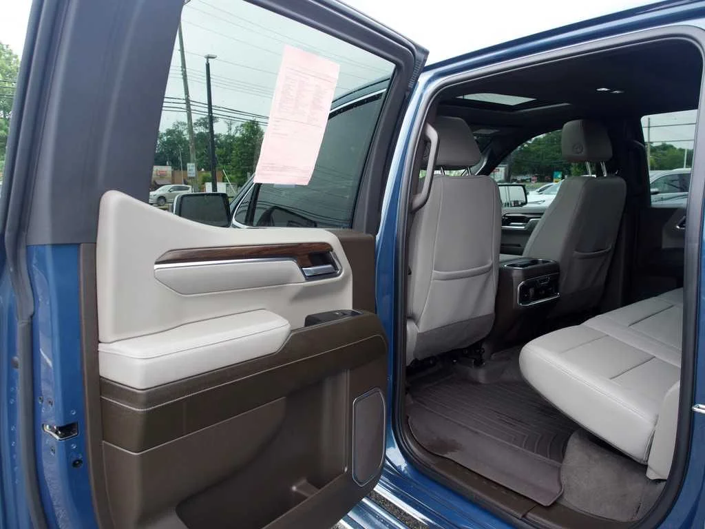 Certified Used 2024 Downpour Metallic GMC SLT image 21