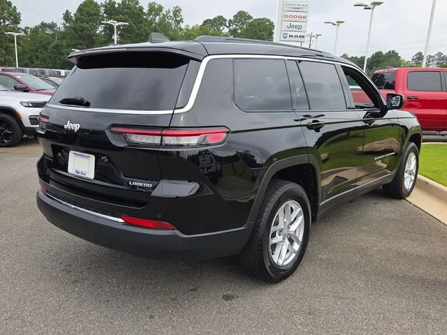 Used 2025 Black Jeep Laredo image 13