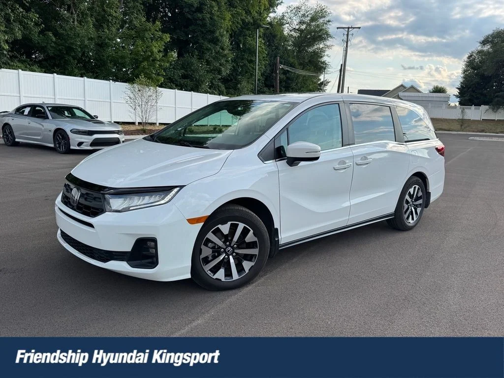 Used 2025 White Honda EX-L image 1