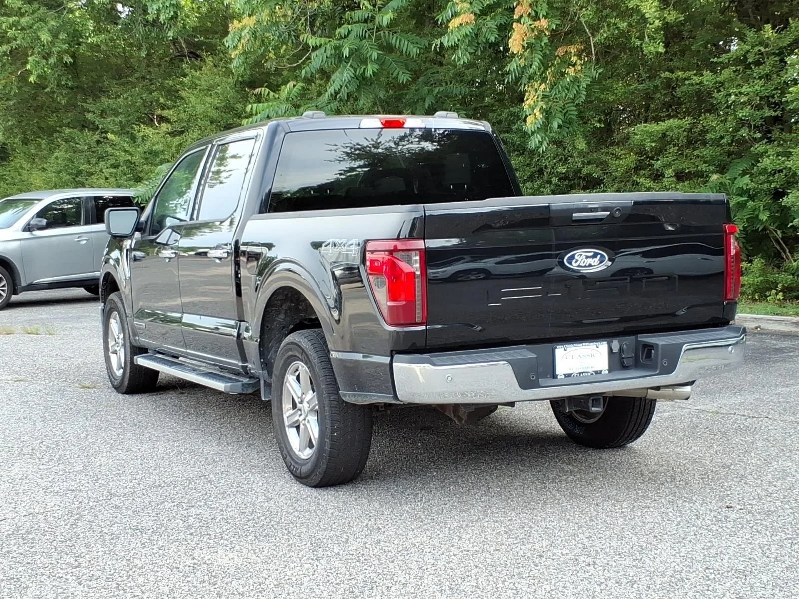 Used 2024 Agate Black Metallic Ford XLT image 9