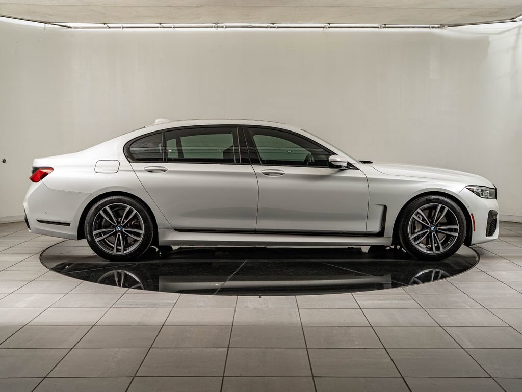 Used 2022 Mineral White Metallic BMW 750i xDrive image 4