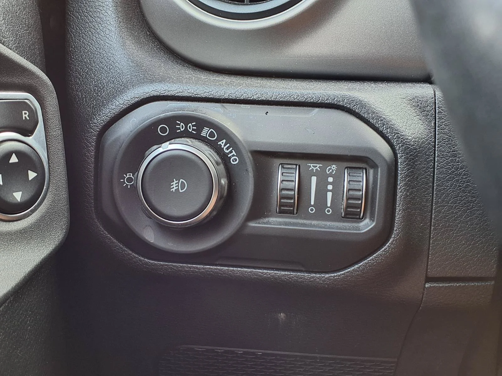 Used 2021 Black Clearcoat Jeep Sport S image 14