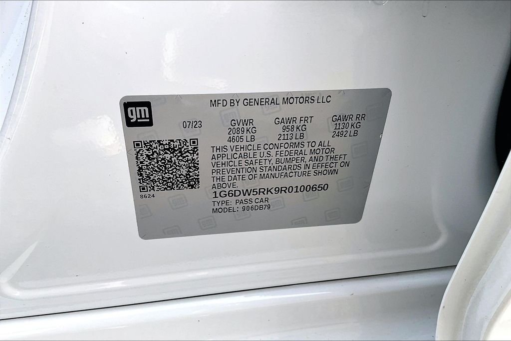 Used 2024 White Cadillac Luxury image 35