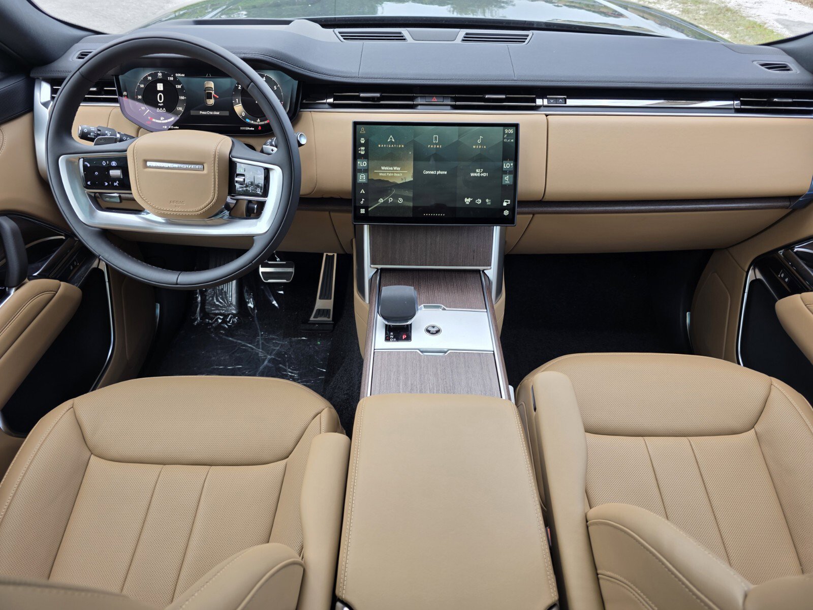 New 2026 Belgravia Green Land Rover SE image 4