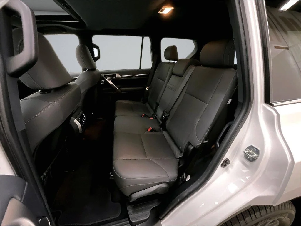 Used 2023 White Lexus 460 image 22