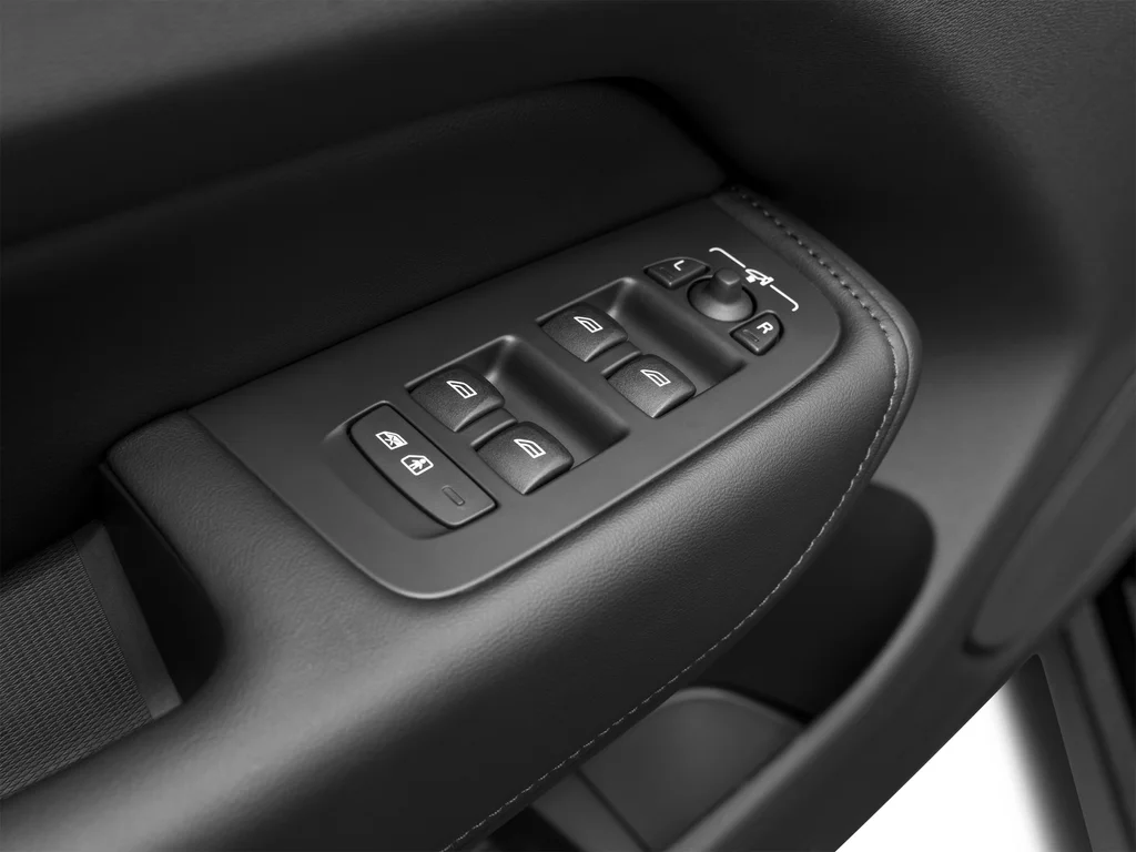 Used 2024 Black Volvo B5 Plus Dark Theme image 13