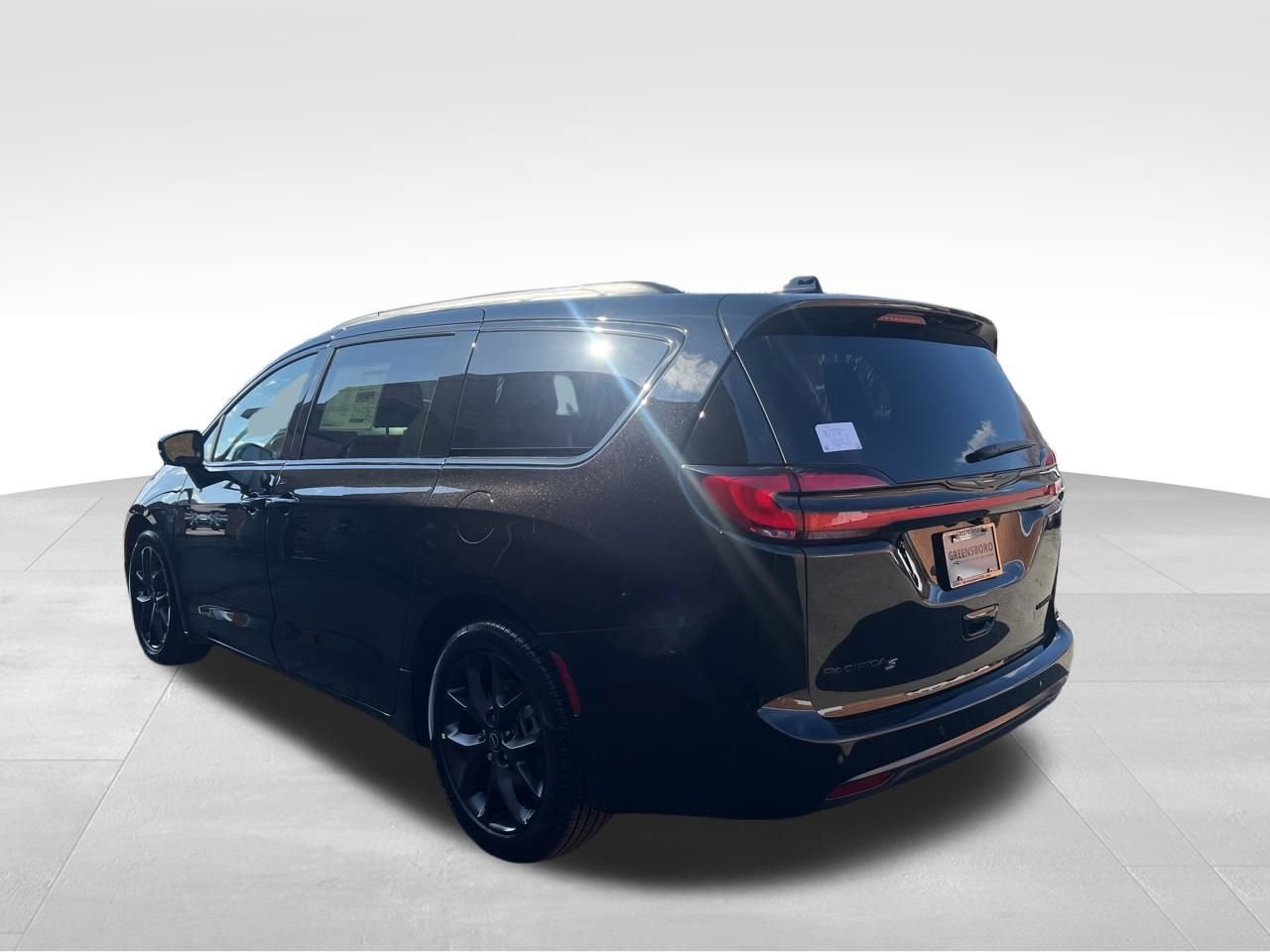 New 2026 Diamond Black Crystal Pearl-Coat Exterior Paint Chrysler Limited image 3