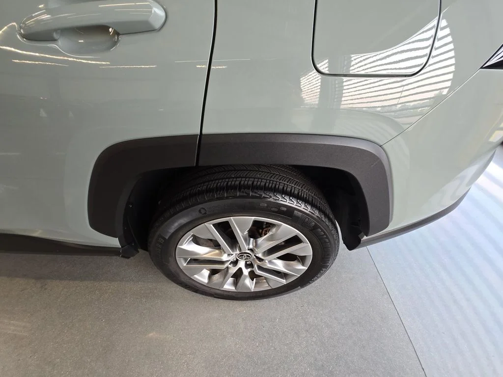 Used 2022 Gray Toyota XLE Premium image 26