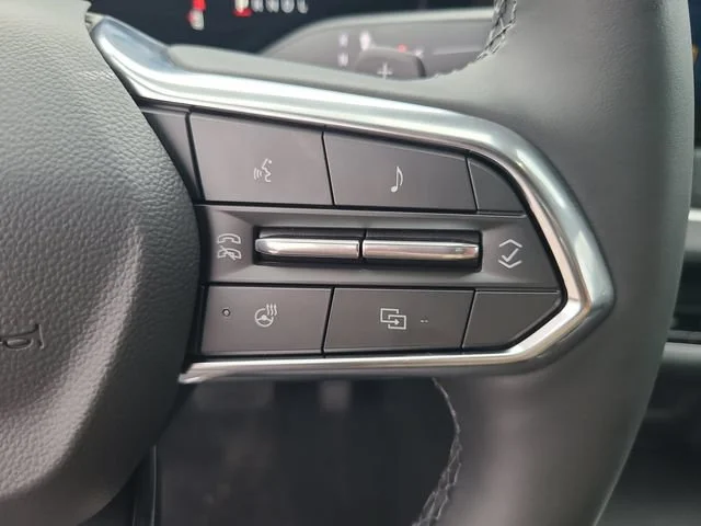 New 2027 Summit White Chevrolet LT image 28