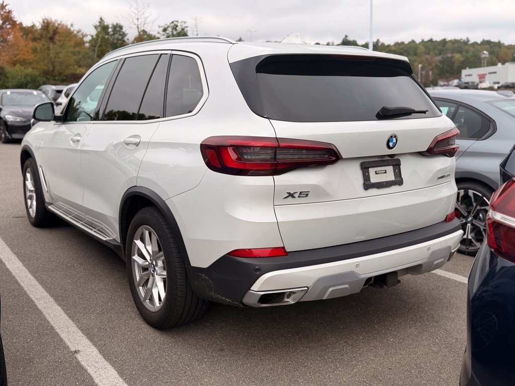 Certified Used 2022 Mineral White Metallic BMW xDrive40i image 3