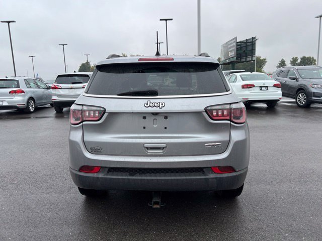 Used 2018 Billet Silver Metallic Clearcoat Jeep Latitude image 4