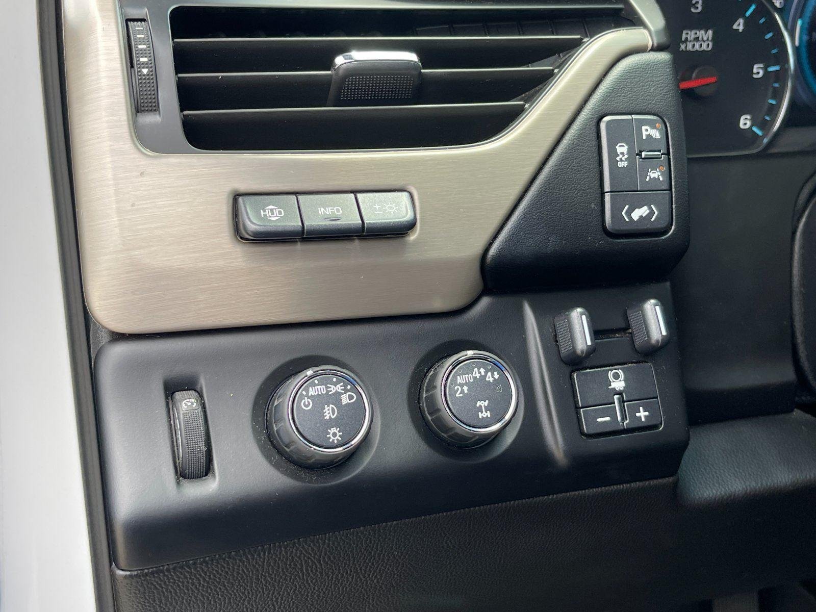 Used 2017 White Frost Tricoat GMC Denali image 17