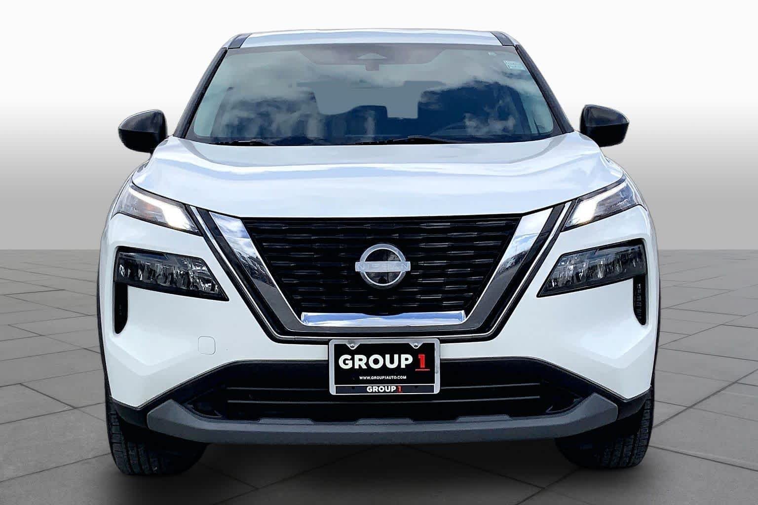 Used 2023 Glacier White Nissan S image 4