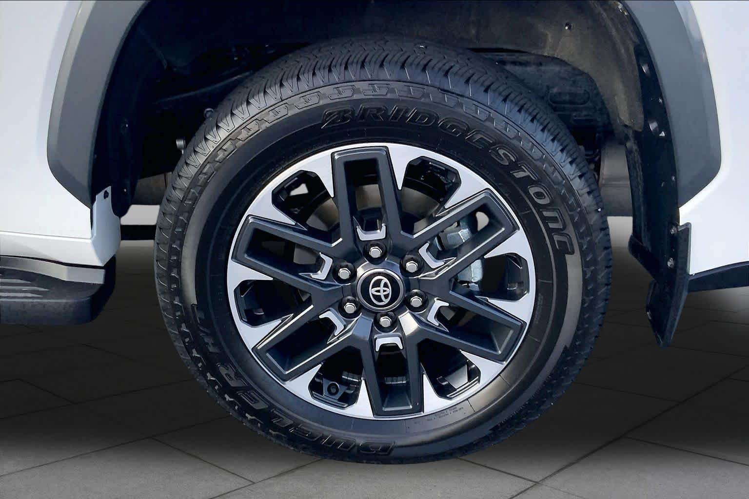 Used 2026 Wind Chill Pearl Toyota Limited image 10