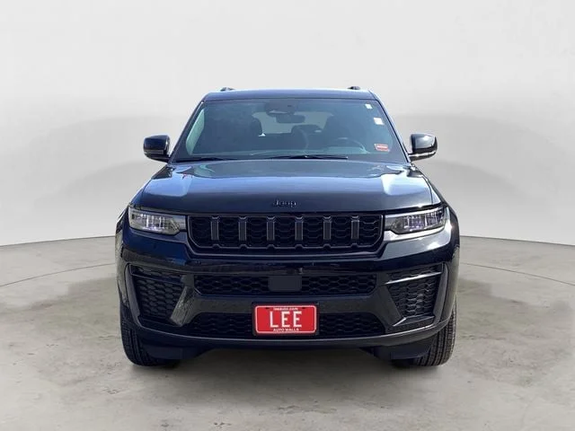 New 2026 Diamond Black Crystal Pearlcoat Jeep LAREDO ALTITUDE 4X4 image 9