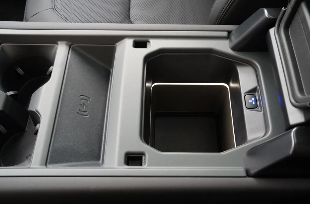 New 2026 Fuji White Land Rover X-Dynamic SE image 31