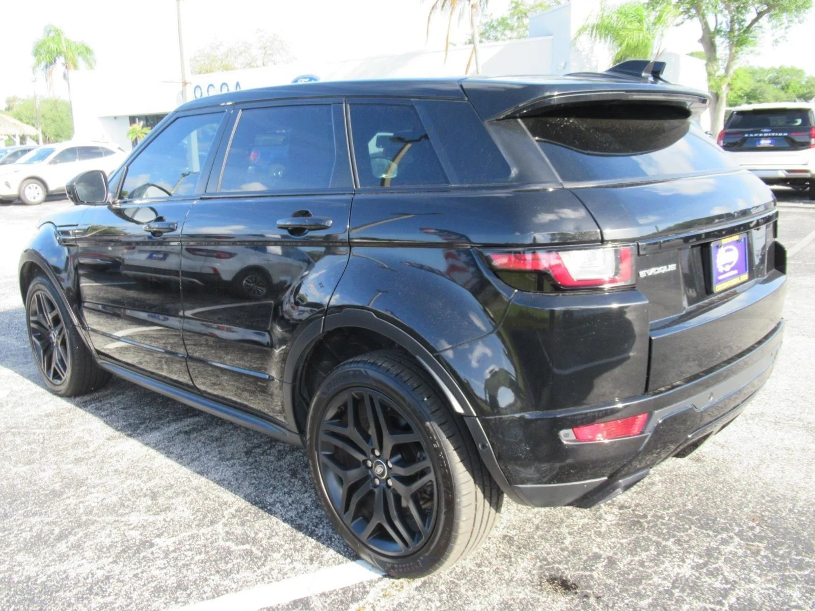 Used 2018 Santorini Black Land Rover HSE Dynamic image 5