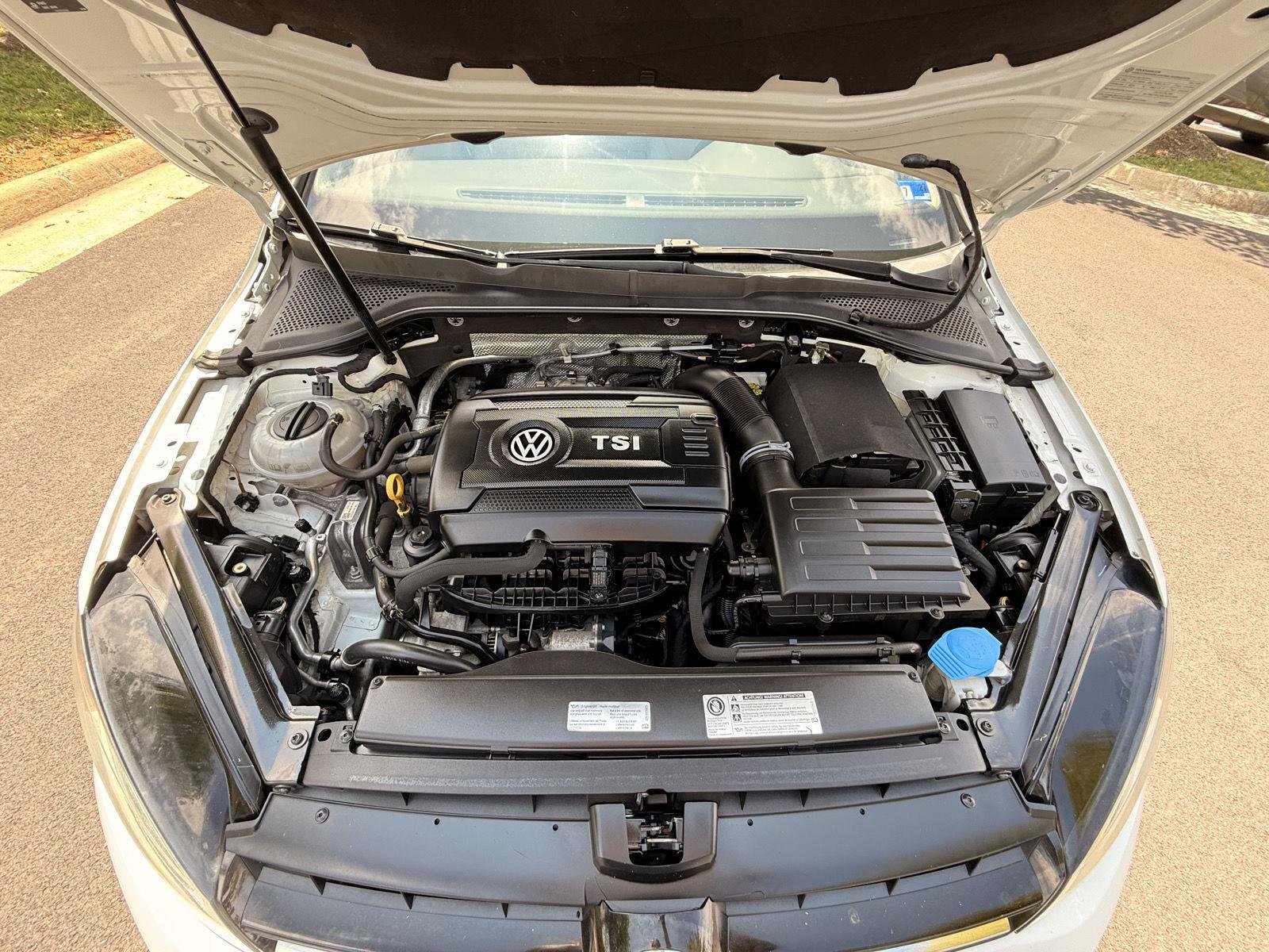 Used 2017 Pure White Volkswagen SE image 11