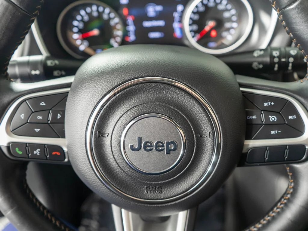 Used 2018 Black Jeep Latitude image 14