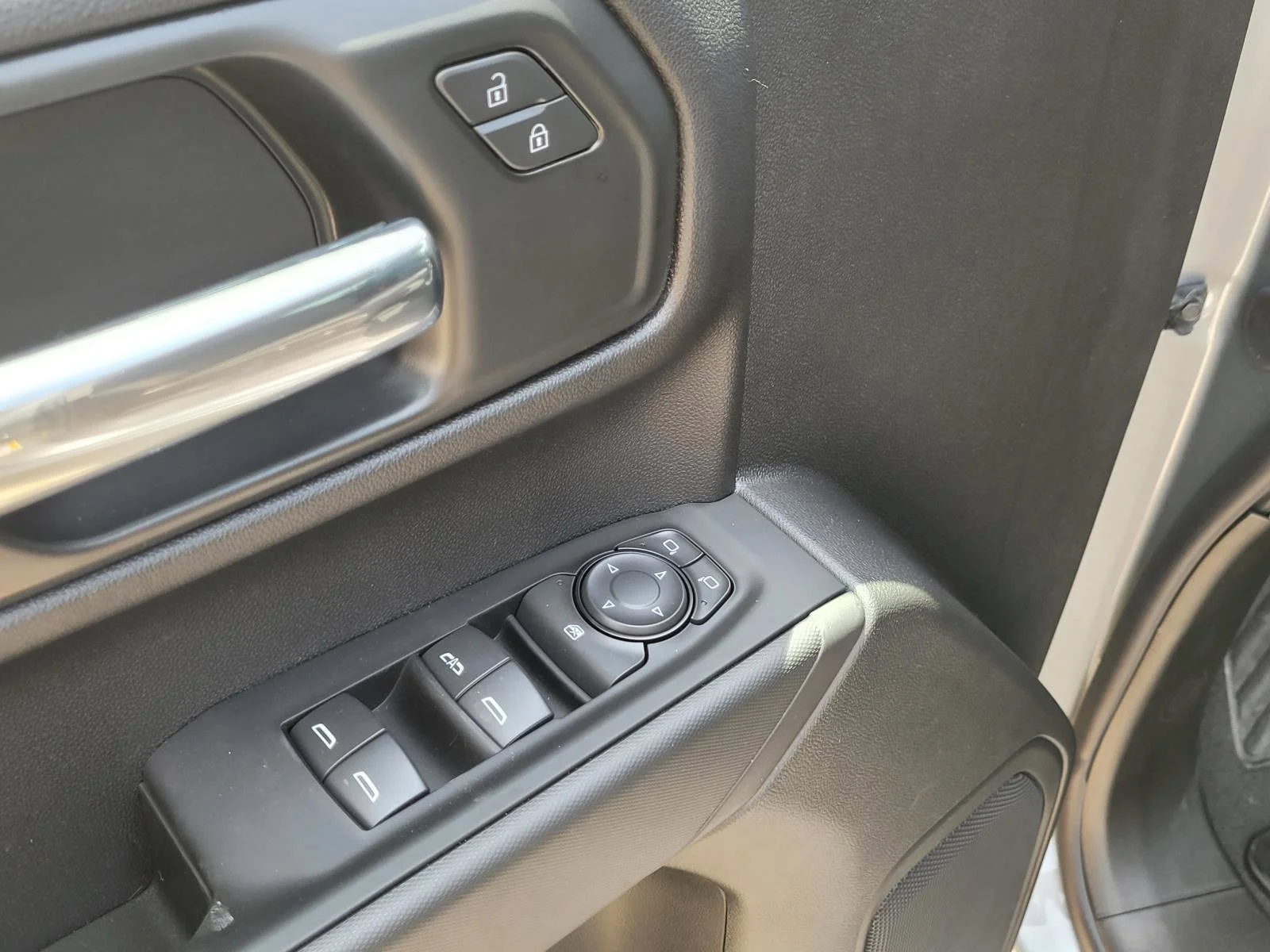 2026 Chevrolet Silverado 1500 Custom - Photo 13