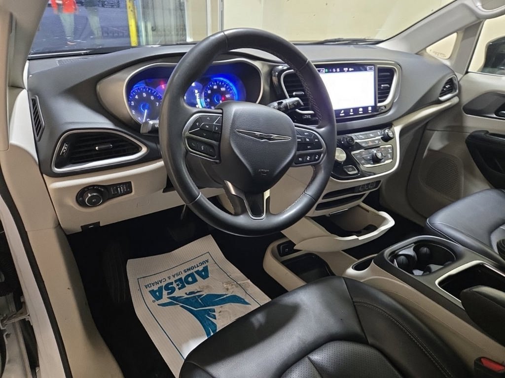 Used 2024 White Chrysler Touring L image 9