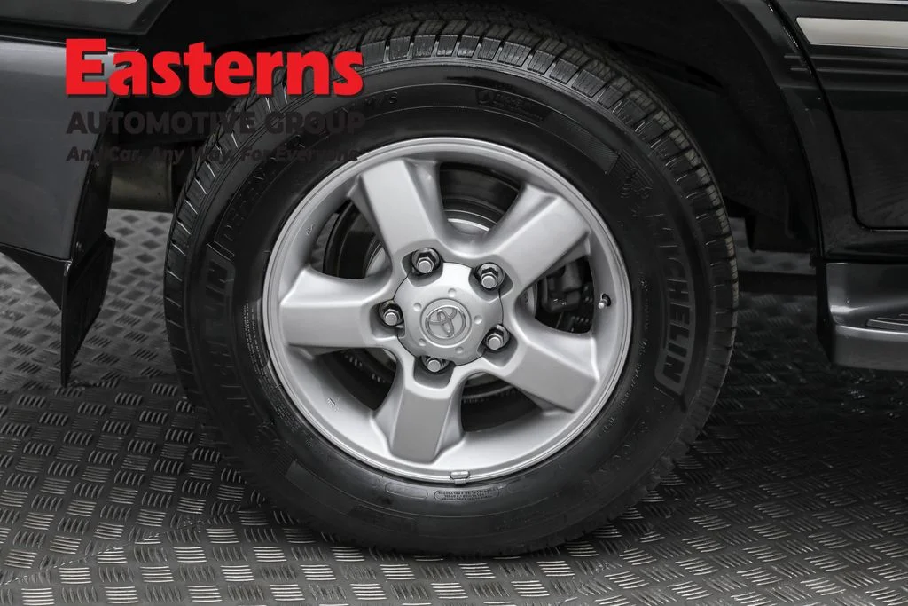 Used 2005 Black Toyota Base image 33