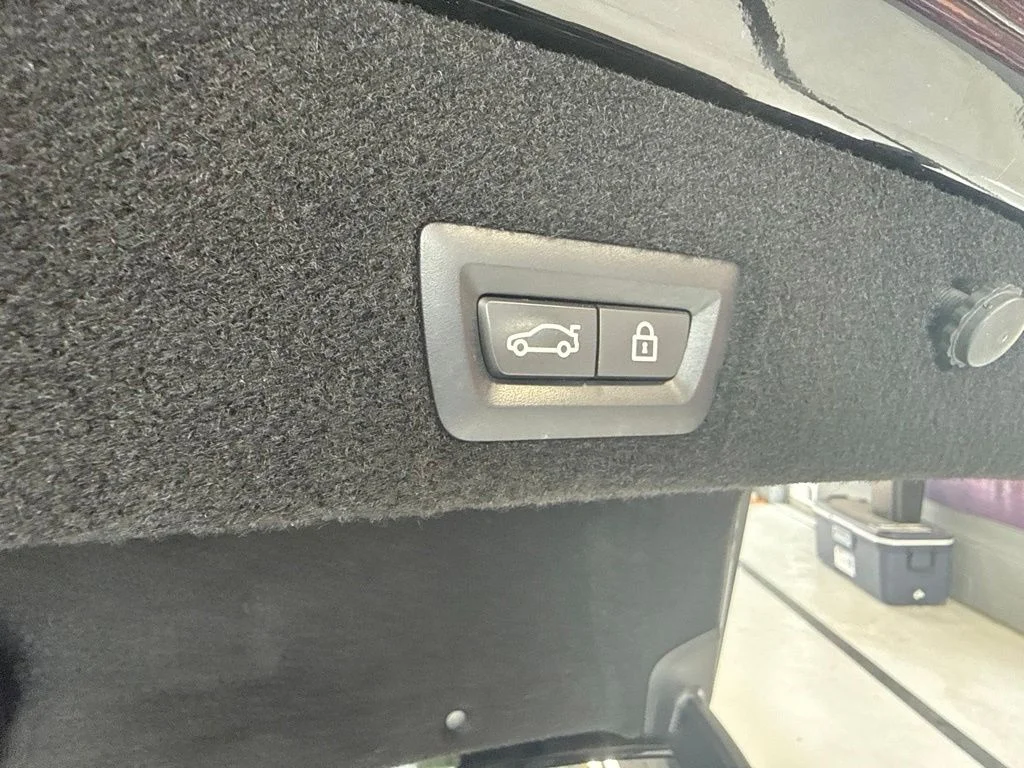 Used 2022 Black BMW 750i xDrive image 11