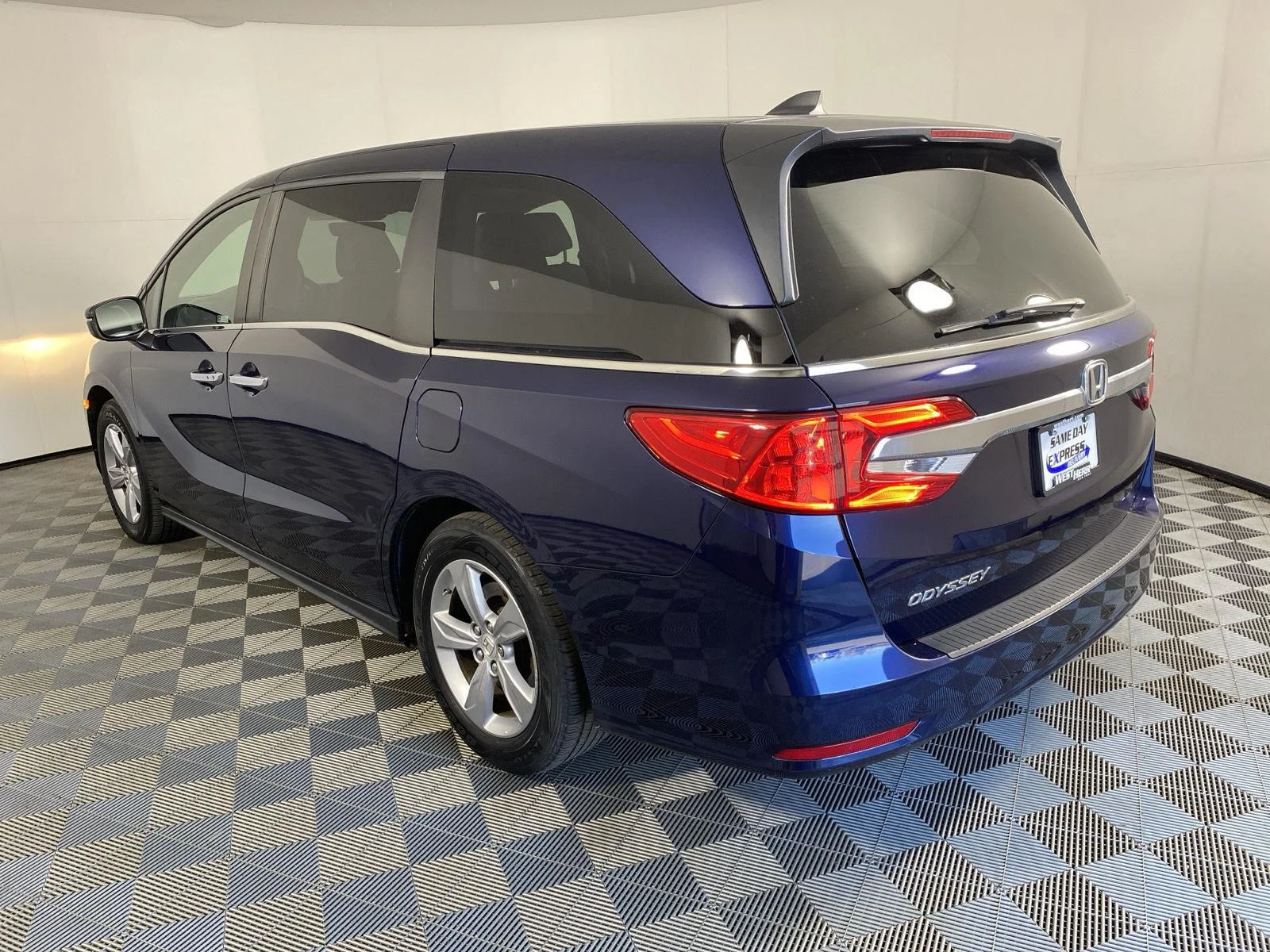 Used 2018 Obsidian Blue Pearl Honda EX-L image 5