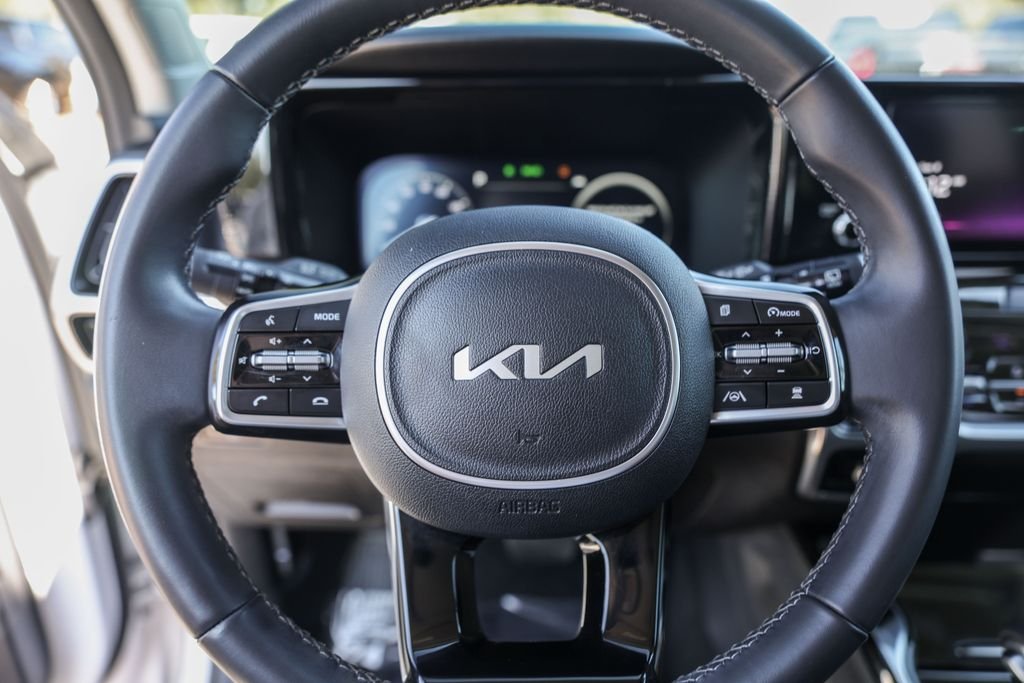 Used 2023 White Kia SX image 15