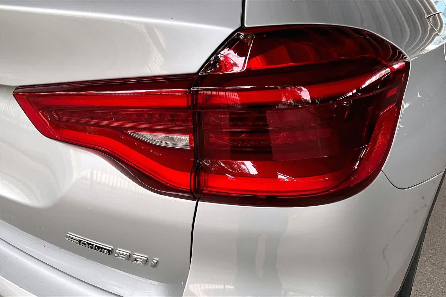 Used 2020 Glacier Silver Metallic BMW sDrive30i image 29