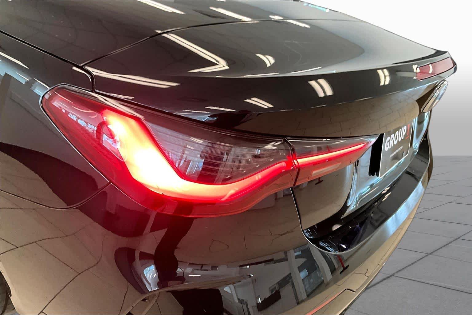 Used 2022 Black Sapphire Metallic BMW M440i image 26