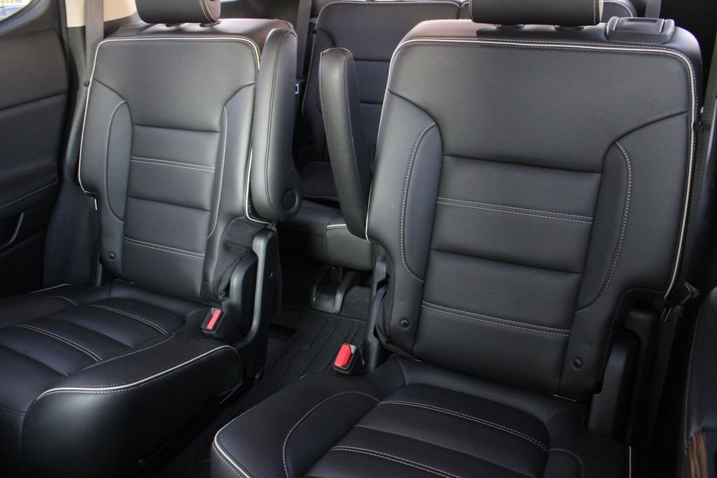 Used 2019 Silver GMC Denali image 24