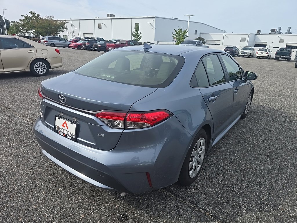 Used 2022  Toyota LE image 5