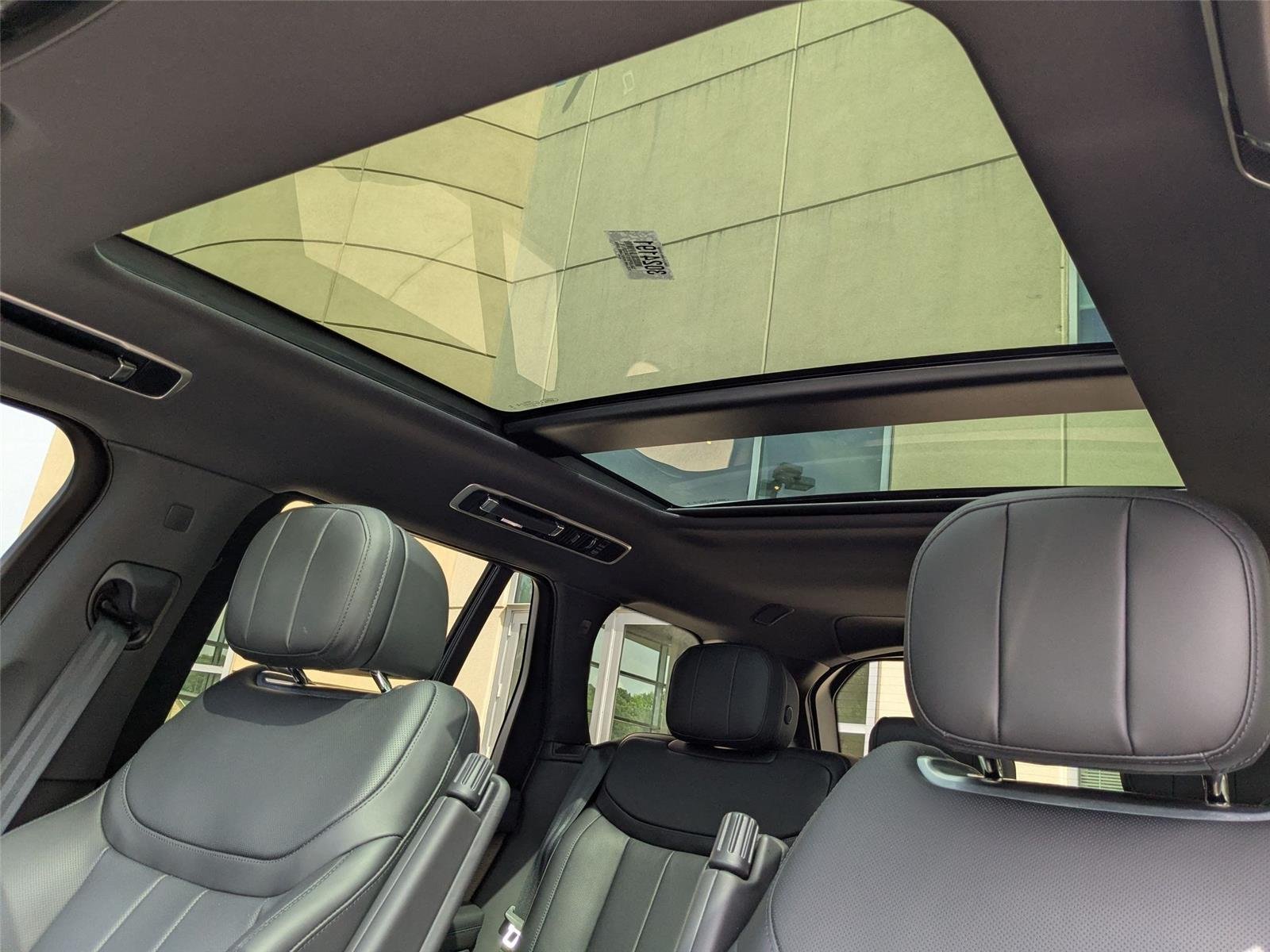 Used 2025 Carpathian Grey Premium Metallic Land Rover SE image 24