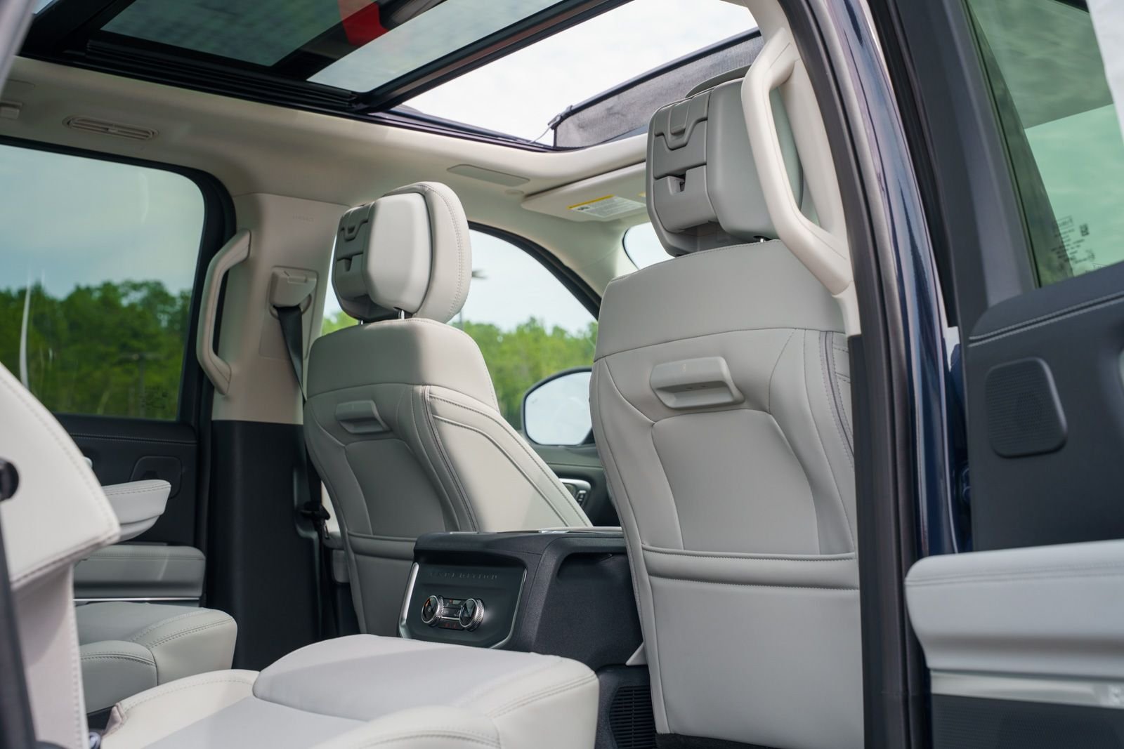 New 2027 Blue Ember Metallic Ford MAX Platinum image 13