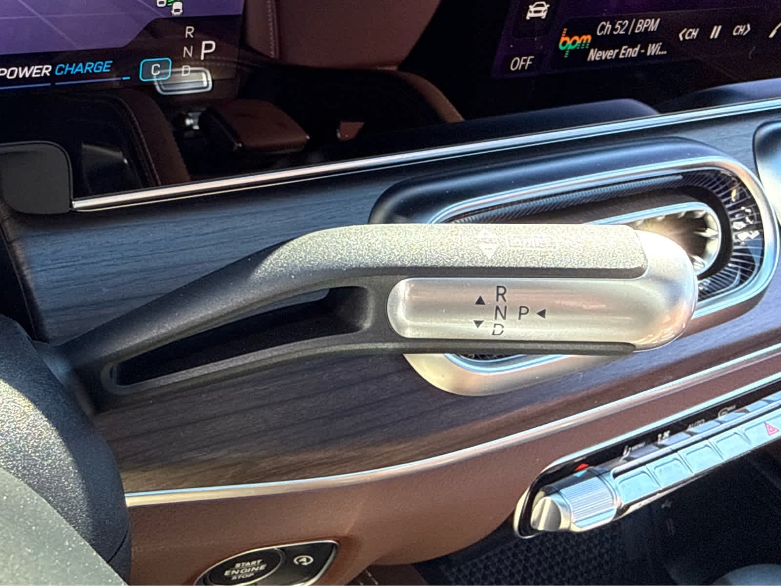 New 2027 MANUFAKTUR Moonlight White Metallic Mercedes-Benz GLE 450 image 27