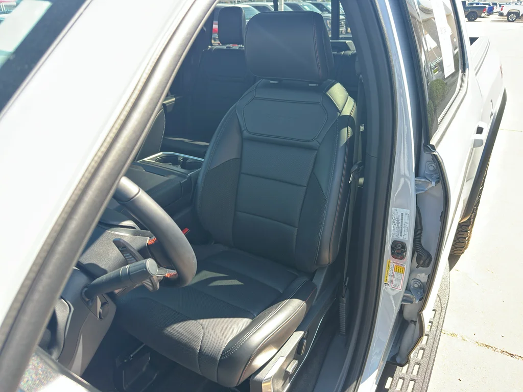 Used 2025 Space White Metallic Ford Raptor image 31