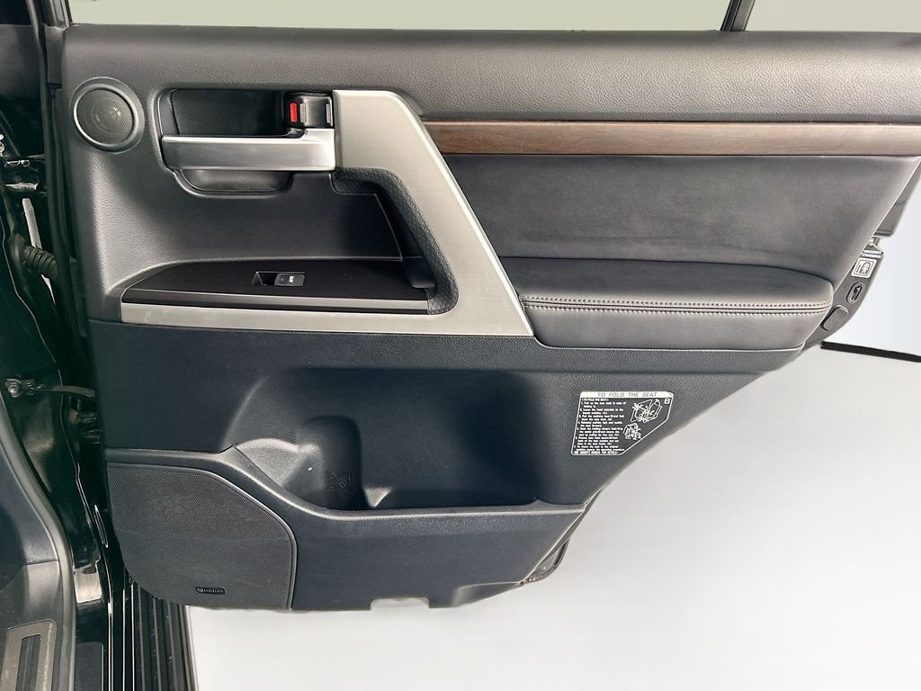 Used 2019 Midnight Black Metallic Toyota Base image 26