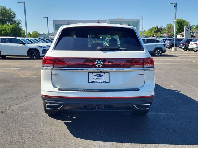 New 2026 White/off-white Volkswagen SE w/Technology image 7