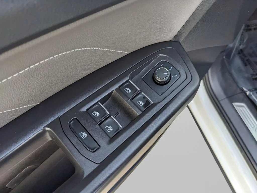 2023 Volkswagen Atlas SE w/Tech - Photo 18