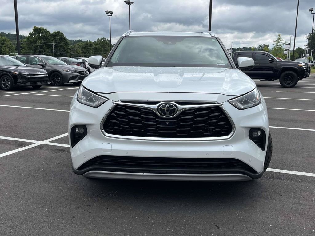 Used 2023 Beige Toyota Platinum image 8