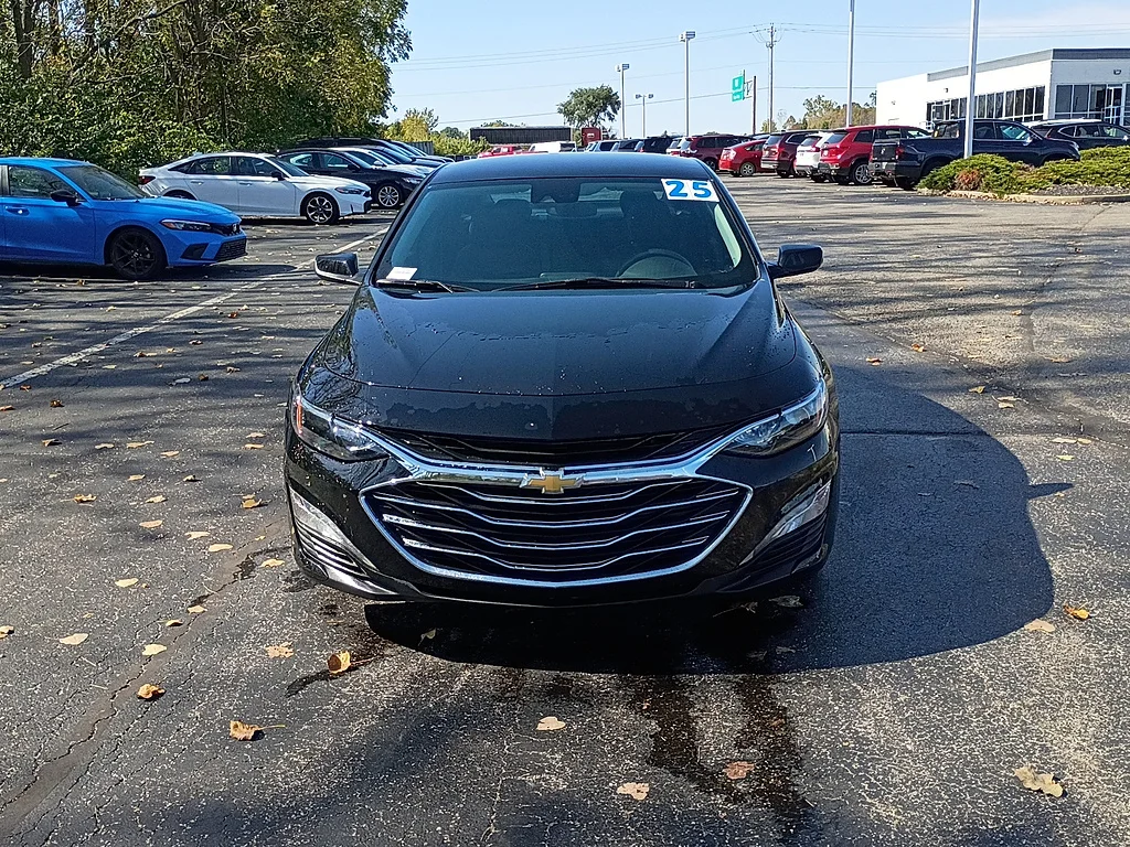 2025 Chevrolet Malibu LT, photo 8 of 12