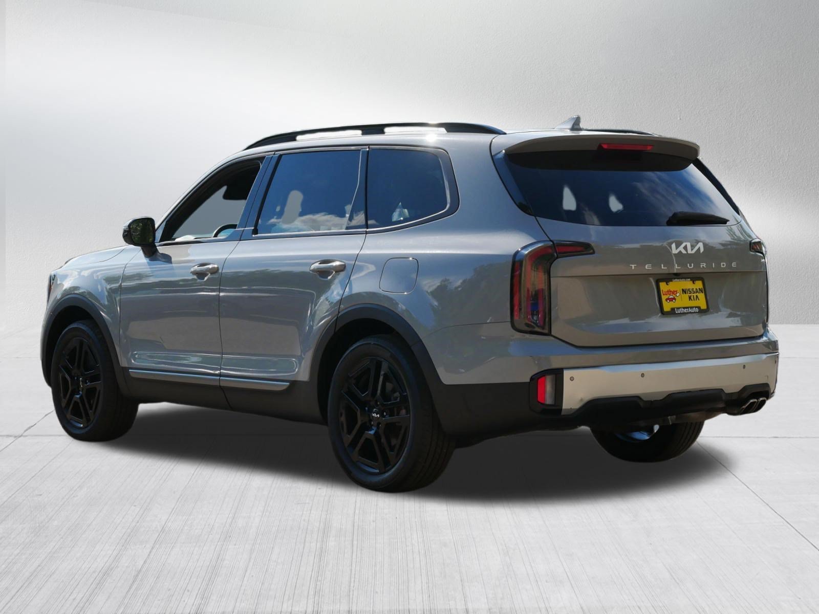 Certified Used 2023 Wolf Gray Kia SX X-Line image 5