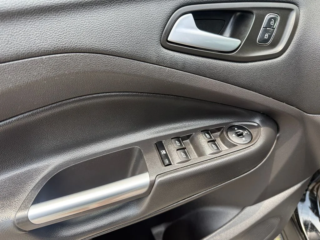 Used 2018 Black Ford SE image 23