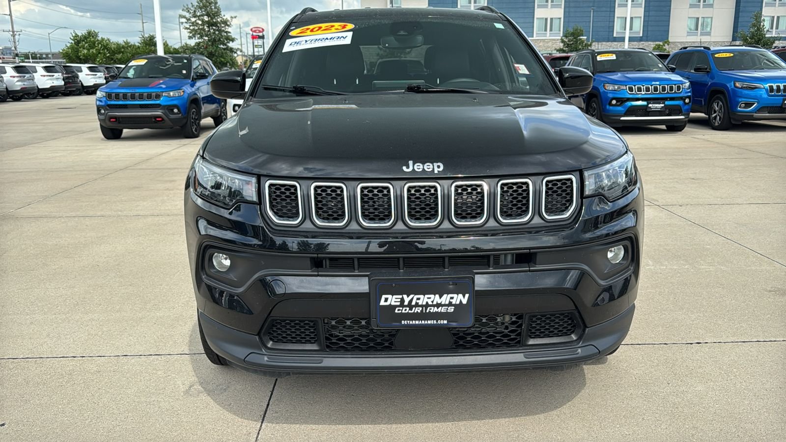 Used 2023 Black Jeep Latitude Lux image 4